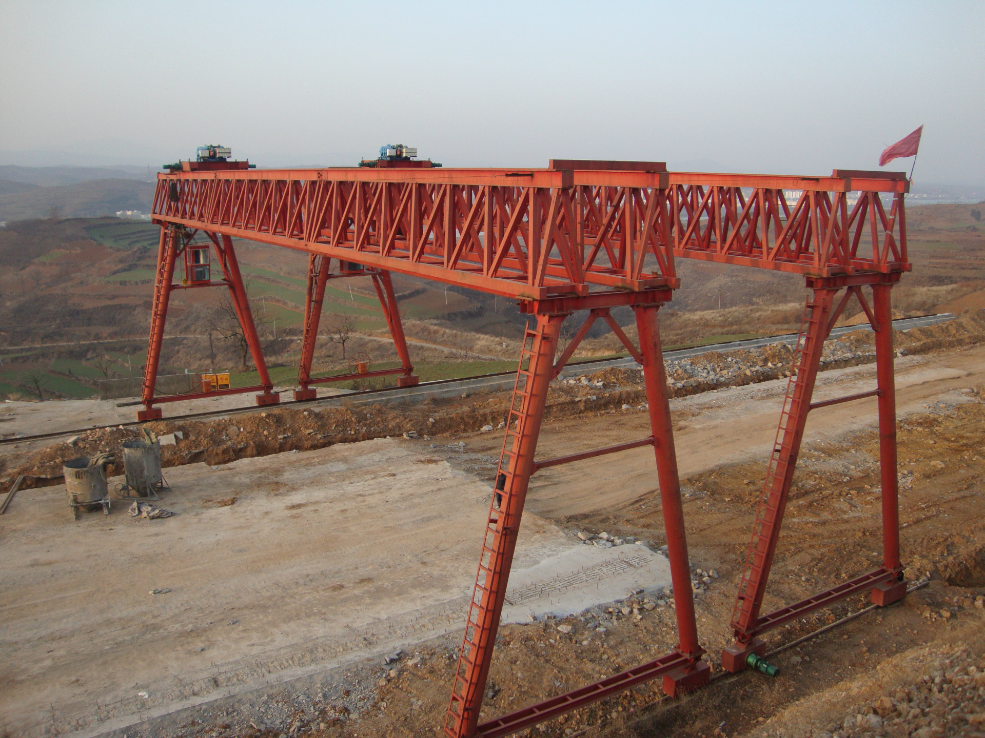 鐵路局采購(gòu)雙梁花架門(mén)式起重機(jī)