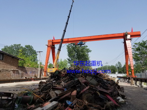 MH型電磁吸盤龍門吊|MH型回收廢鐵鋼場(chǎng)龍門吊