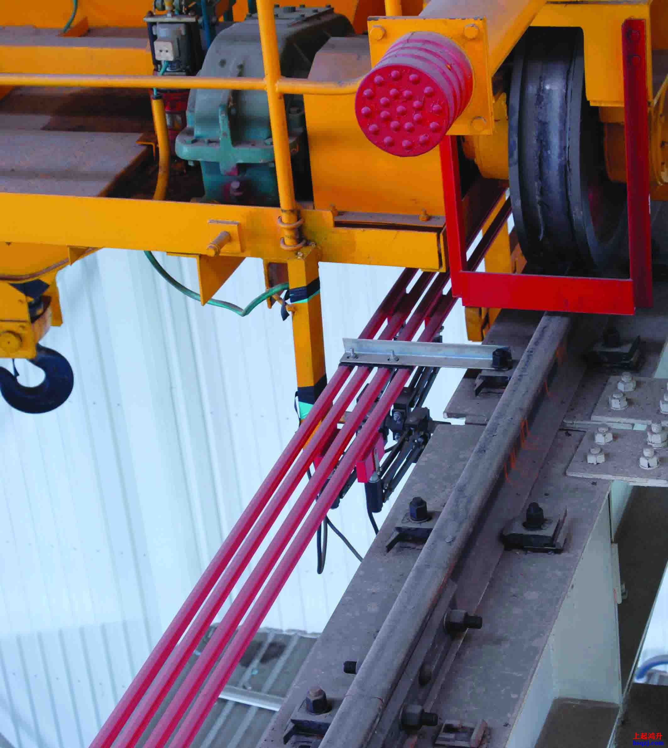 多級(jí)安全滑觸線有幾種結(jié)構(gòu)型式？